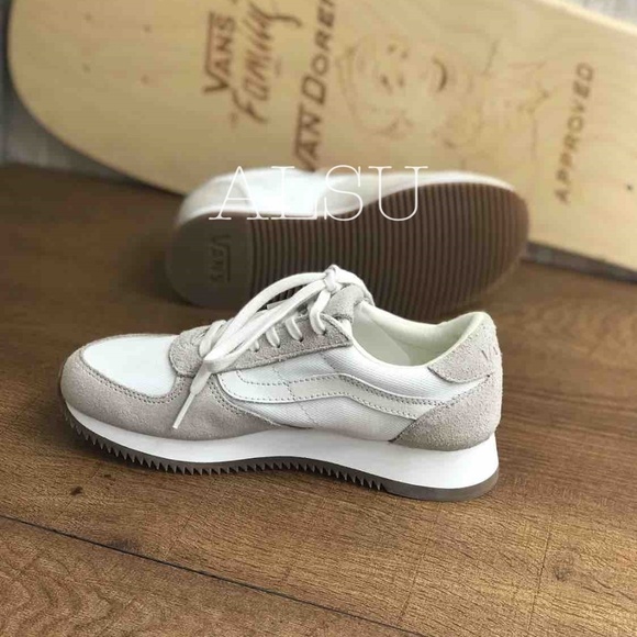 NWT VANS Runner White Suede Canvas Kid’s AUTHENTIC - Picture 5 of 8